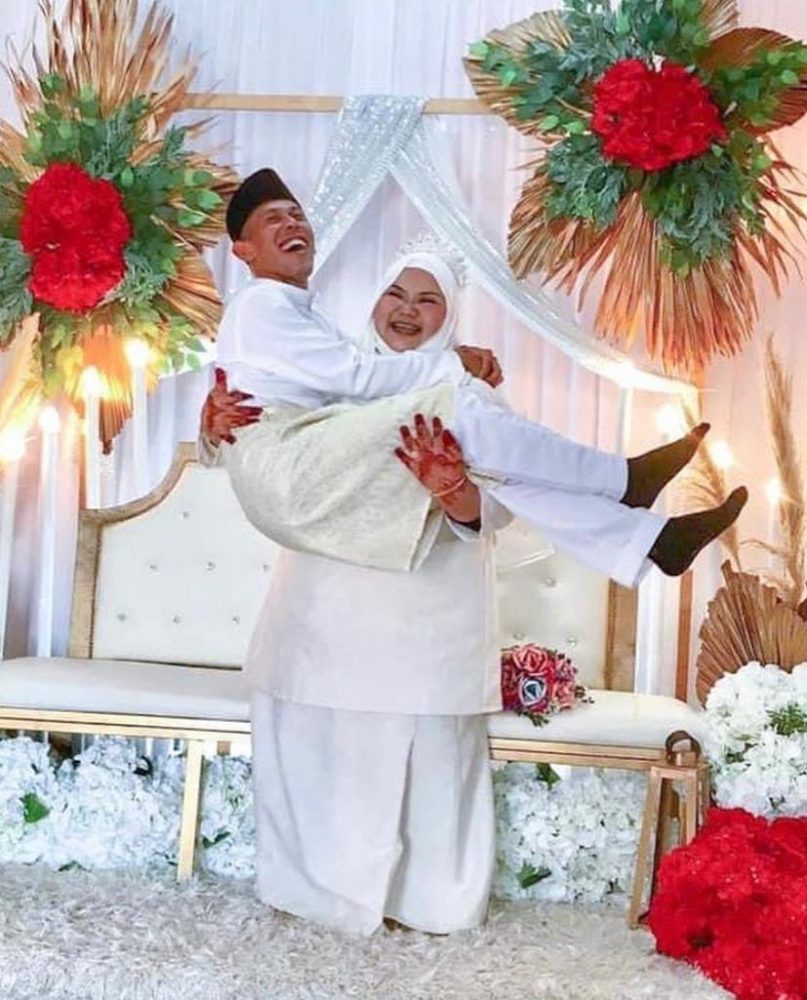  pengantin perempuan  dukung pengantin  lelaki1 YOY Network