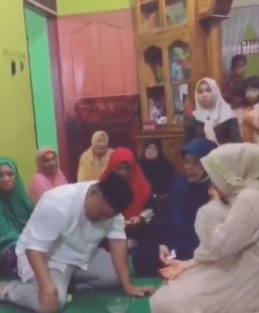 [VIDEO] Sebak Lepaskan Anak Gadis Bernikah, Bapa Ini Tertunduk Menahan Kesedihan