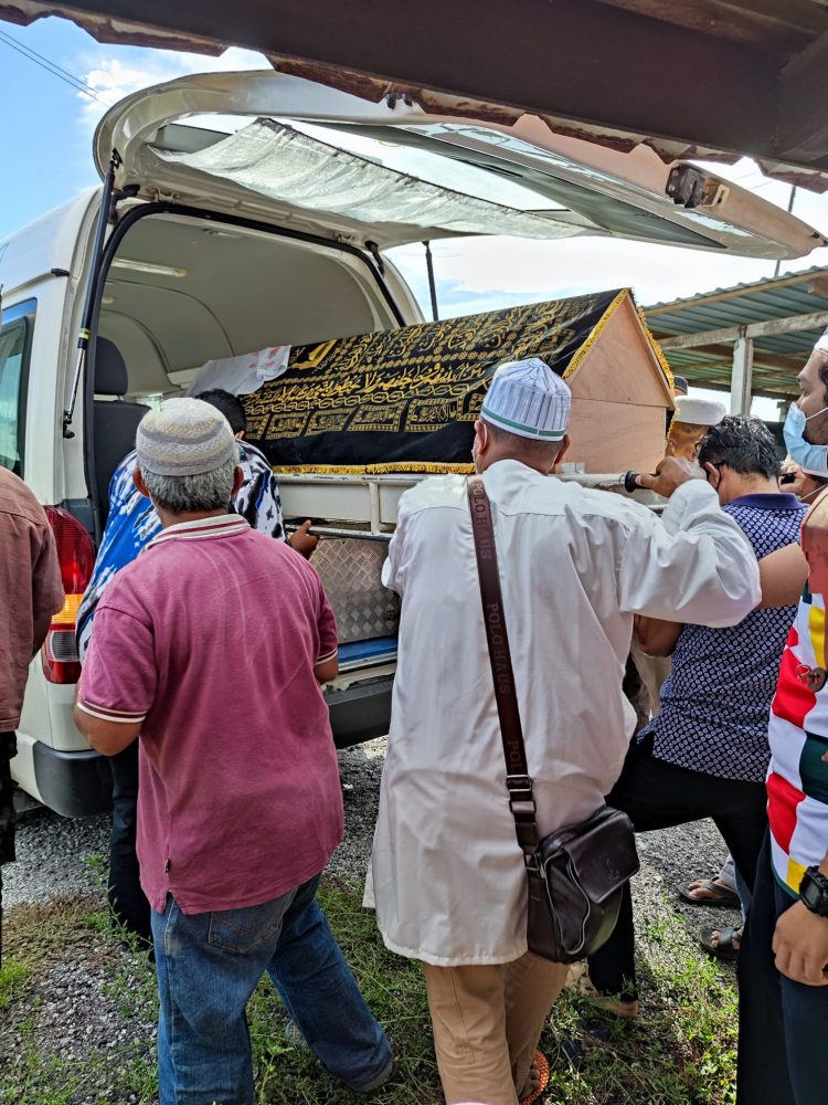 “Hanya mampu tatap jenazah” Tak Sempat Jumpa Ibu, Frontliner Kesal Tak Dibenarkan Rentas Negeri