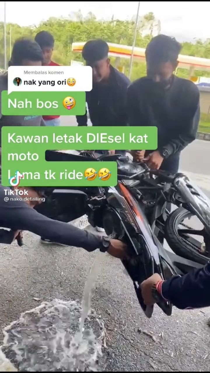 Silap Isi Diesel Pada Motor LC, Pemuda Buang Minyak Atas Jalan Cetus  Perdebatan Netizen