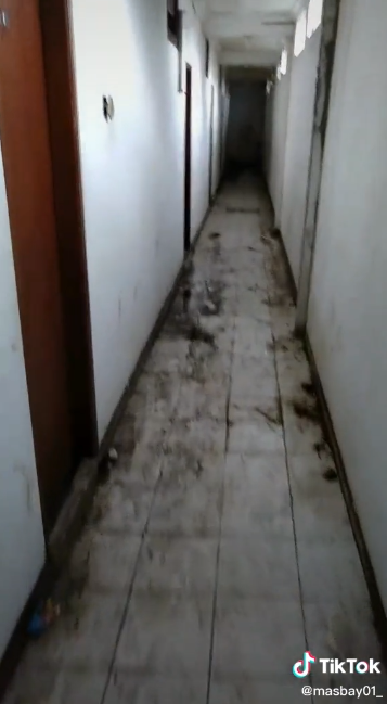 Abang Kurier Kongsi Video Terpaksa Hantar Barang Ke Bangunan Usang, Netizen Seram Abang Kurier Terus ‘Menyepi’