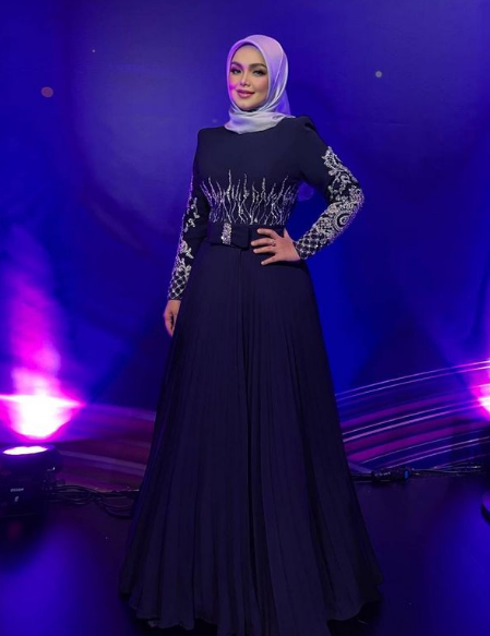 “Wow..Terkejut Satu Malaysia” Gimik Baju Siti Nurhaliza Bertukar Dalam 5 Saat Di Pentas AME Buat Ramai Terpegun