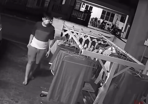 “Gila seks” Selamba Curi Baju Dalam Jiran Wanita, Lelaki Tak Sedar Aksinya Dirakam CCTV